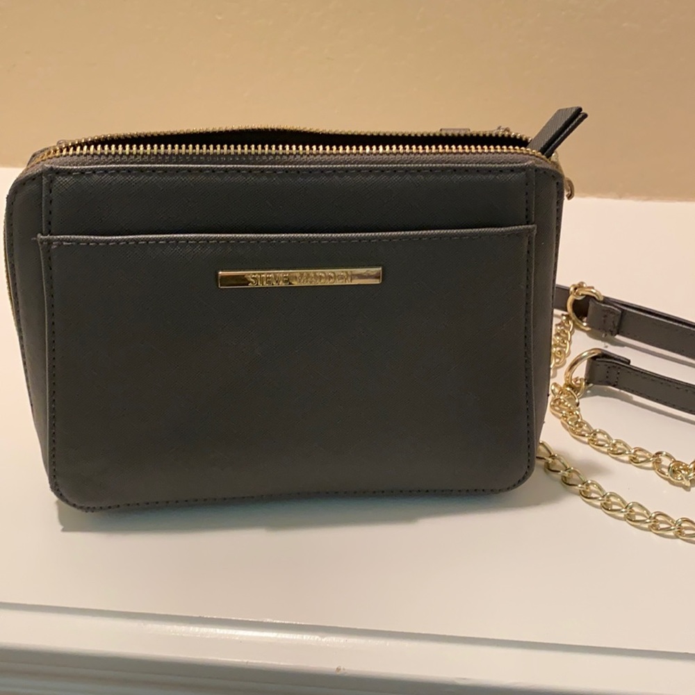 Lightly used Steve Madden crossbody!